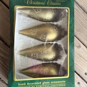 Christmas Glass Gold Velvet 3 1/2” Drop Shape With Leaves 4 Pack
